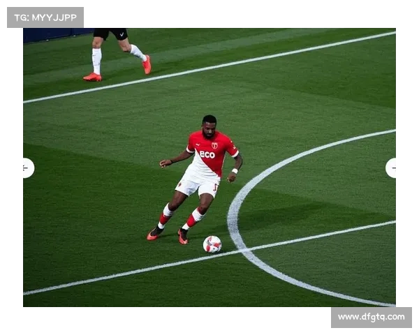 法甲赛场惊艳远射集锦 打破常规的进攻艺术与技巧展示 法甲赛场惊艳远射集锦 打破常规的进攻艺术与技巧展示